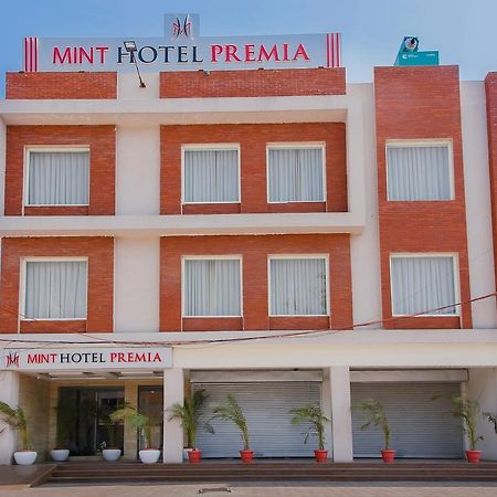 Mint Hotel Premia Chandigarh, Zirakpur Zewnętrze zdjęcie